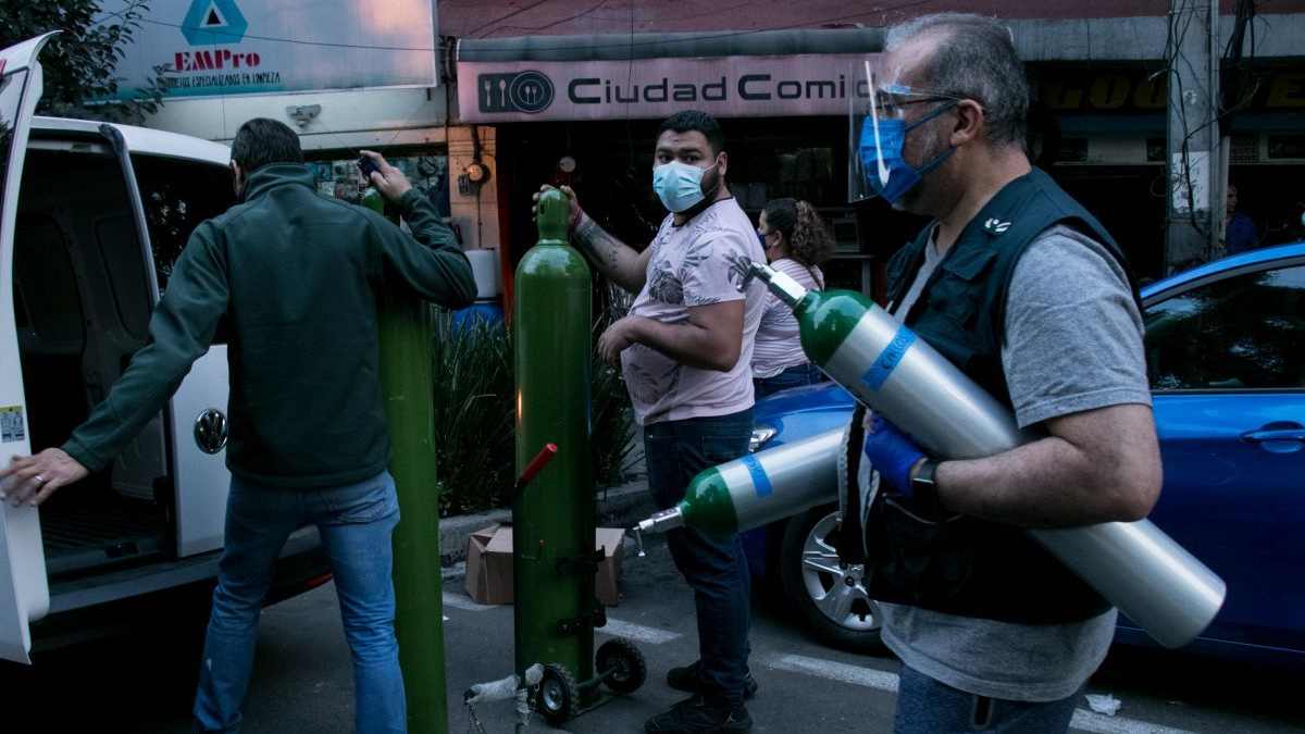 Cofepris pide vigilar uso correcto de tanques y concentradores de oxígeno