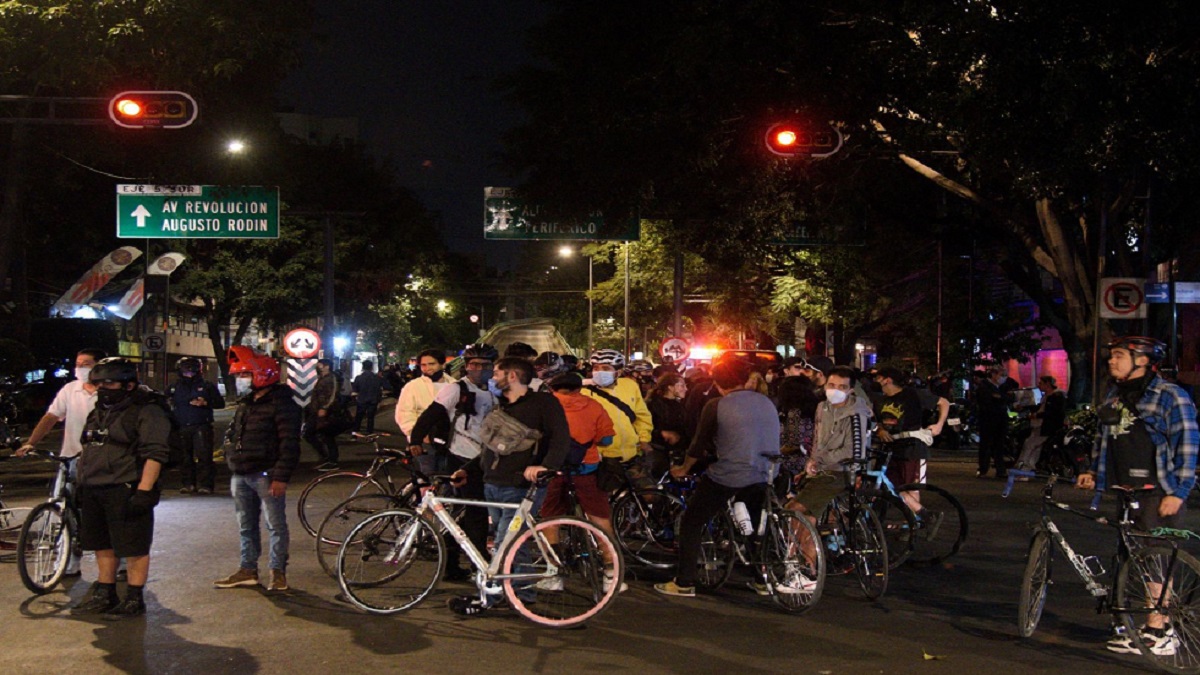 Tras enfrentamiento con ciclistas, suspenden a 11 policías de CDMX