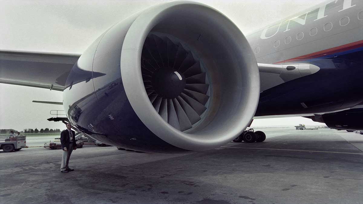 128 aeronaves Boeing 777 son inmovilizadas; investigarán incidente por falla de motor