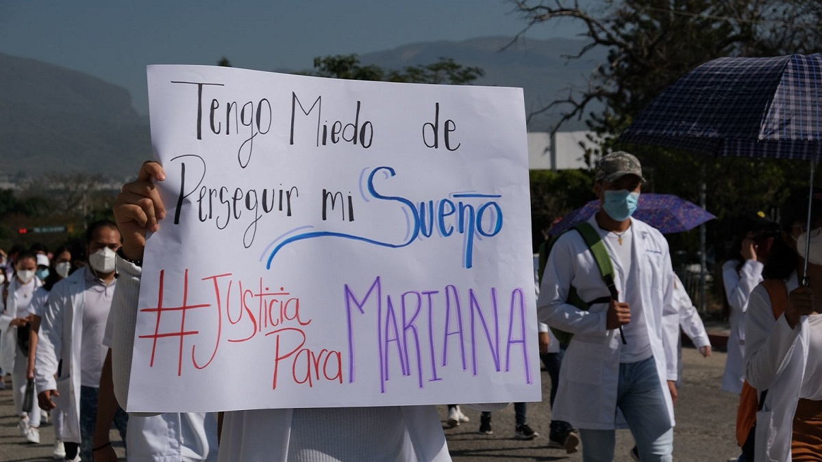 Se entrega en Chiapas médico acusado de hostigar sexualmente a Mariana