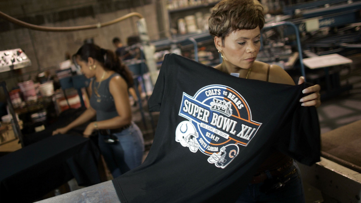 ¿A dónde van a parar las playeras y gorras del equipo que pierde un Super Bowl?