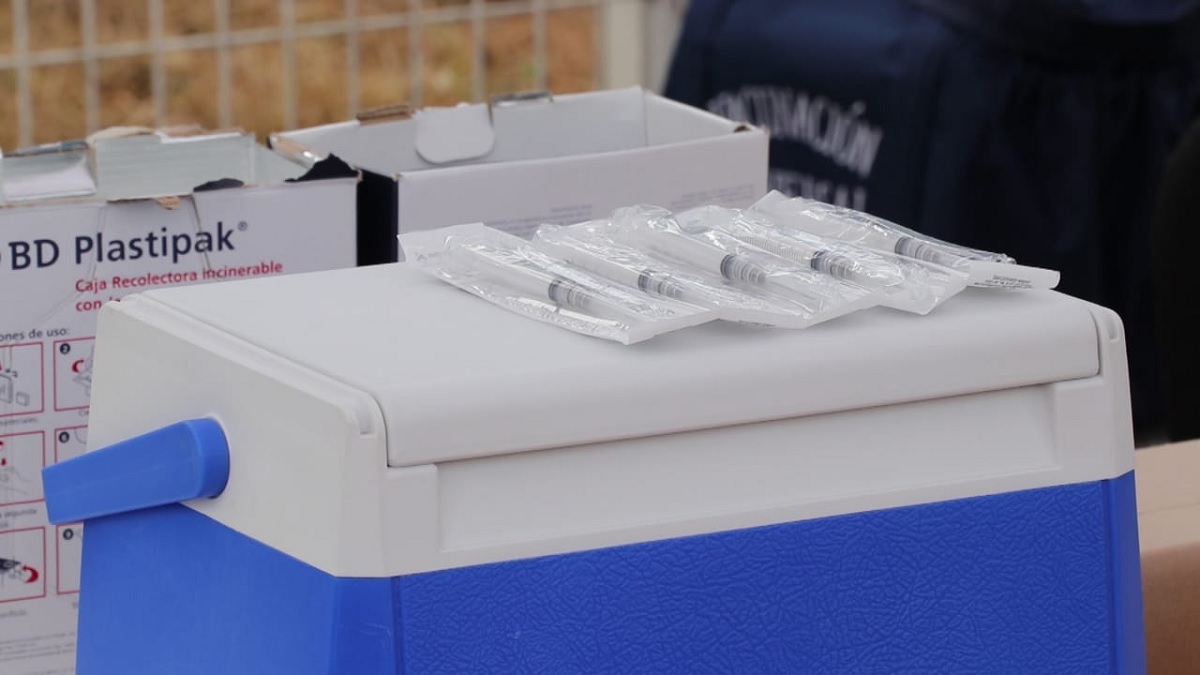 Detienen en Jalisco a enfermero que ofrecía a la venta vacunas de Pfizer