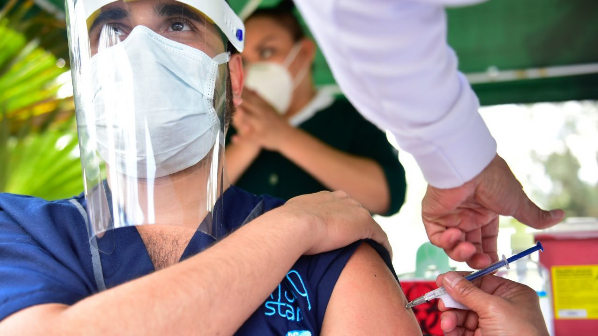 México recibirá entre 1.6 y 2.7 millones de vacunas en febrero-marzo a través del mecanismo COVAX: SRE