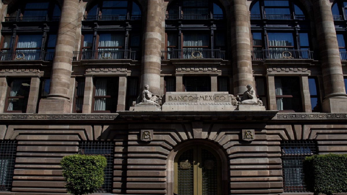 Banxico mejora previsión de crecimiento del PIB en 2021; espera repunte de 4.8%