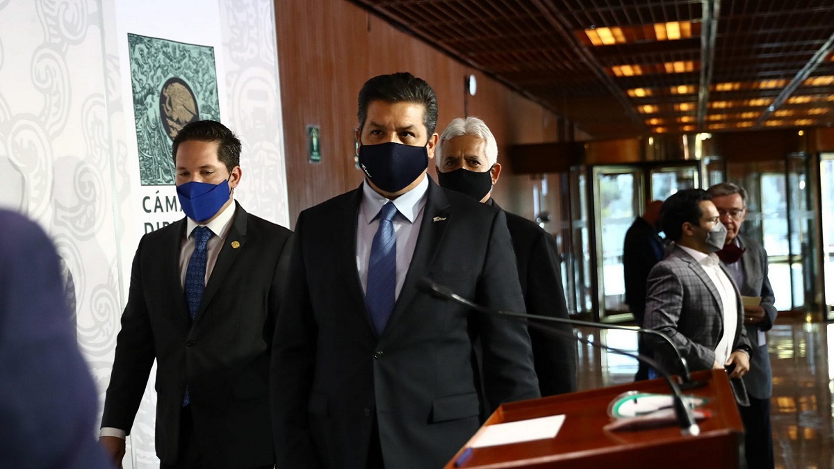 UIF indaga contratos otorgados por Cabeza de Vaca a presunto prestanombres