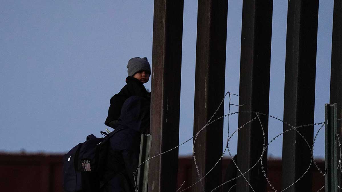 ¿Por qué llegan más niños migrantes a la frontera entre Estados Unidos y México?