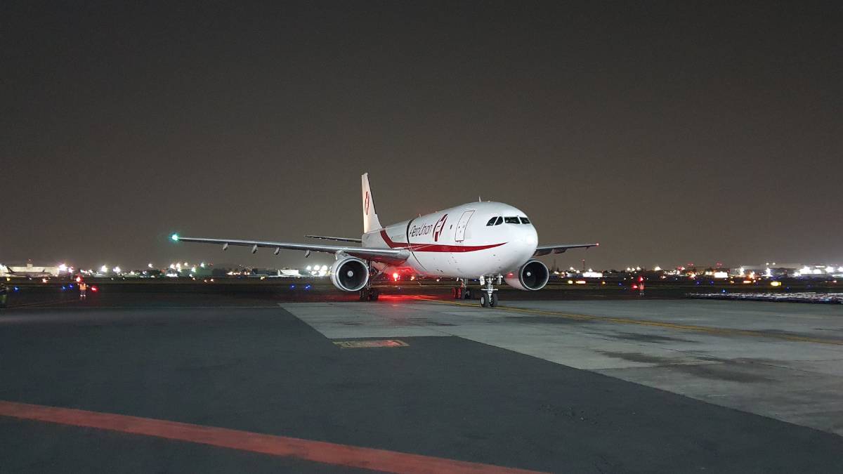 Llegan a México vacunas AstraZeneca procedentes de Estados Unidos