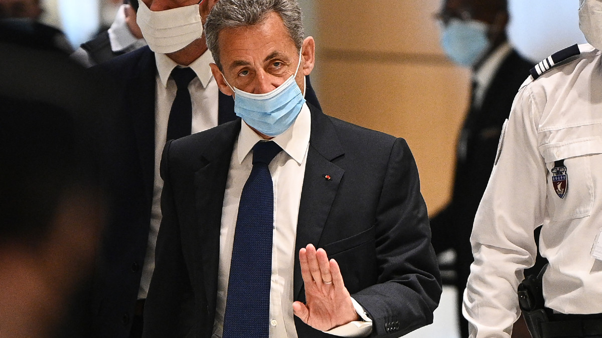 Por corrupción y tráfico de influencias, expresidente de Francia, condenado a 3 años de prisión