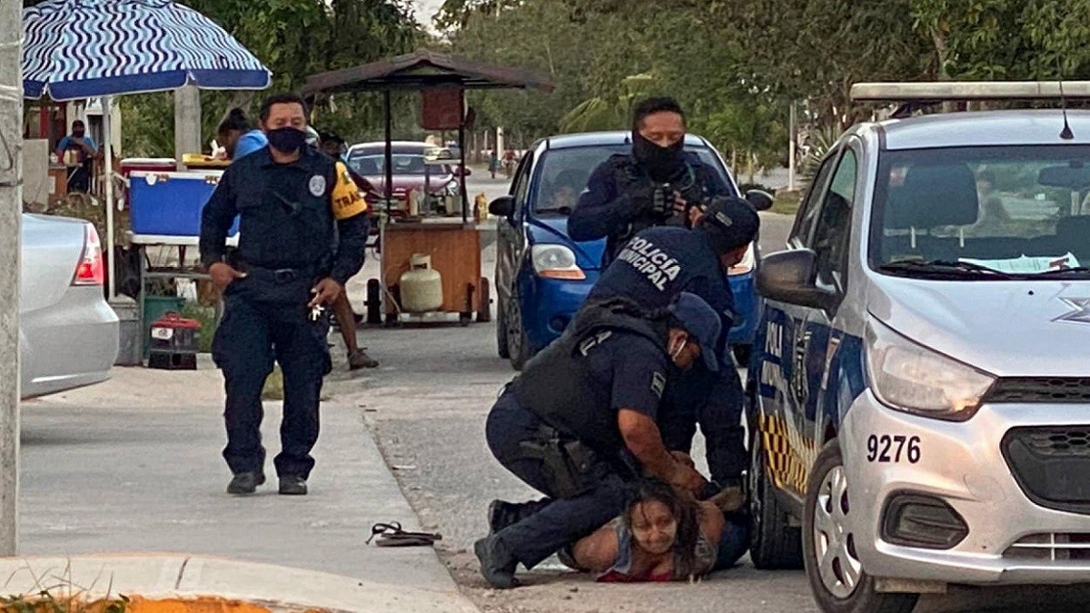 Ejercen acción penal contra policías que asesinaron a mujer en Tulum; murió por fractura de vértebras
