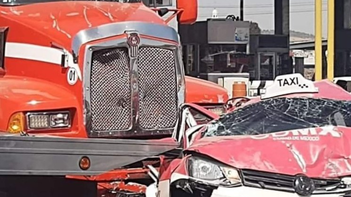 Tráiler se queda sin frenos y embiste a varios vehículos; muere una mujer y hay seis heridos