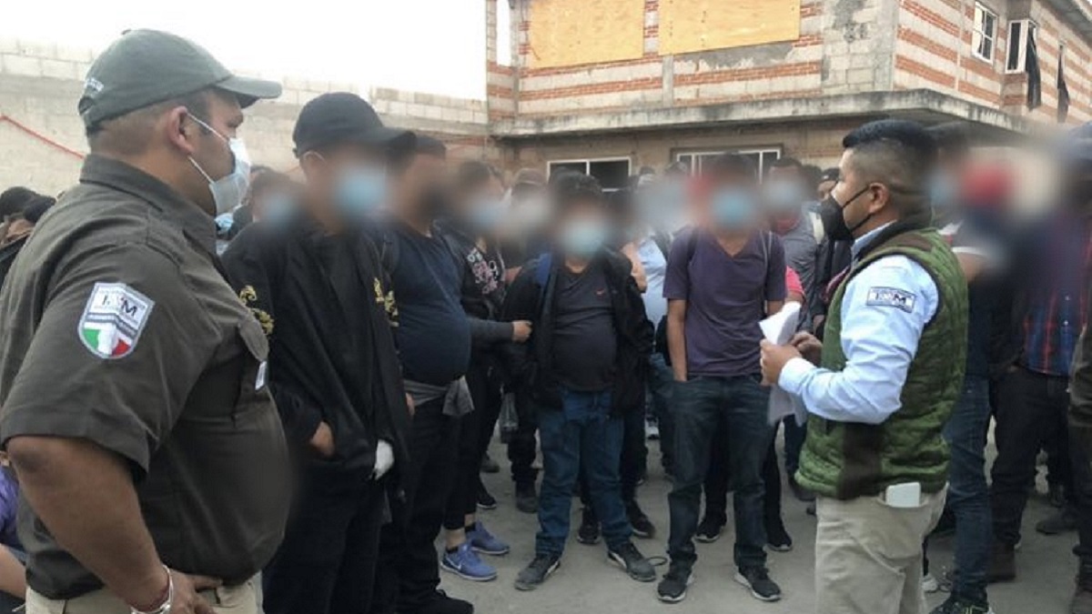 Rescatan en Tlaxcala a 136 migrantes abandonados en una casa