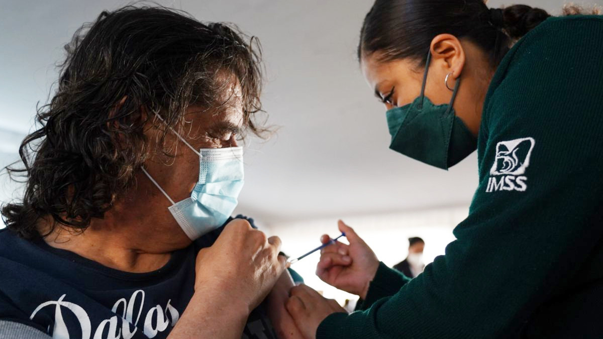 Anuncian inicio de vacunación contra COVID para personas de 50 a 59 años