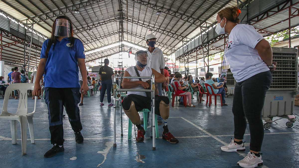 Presidente de Filipinas ordena arrestar a quienes usen mal el cubrebocas