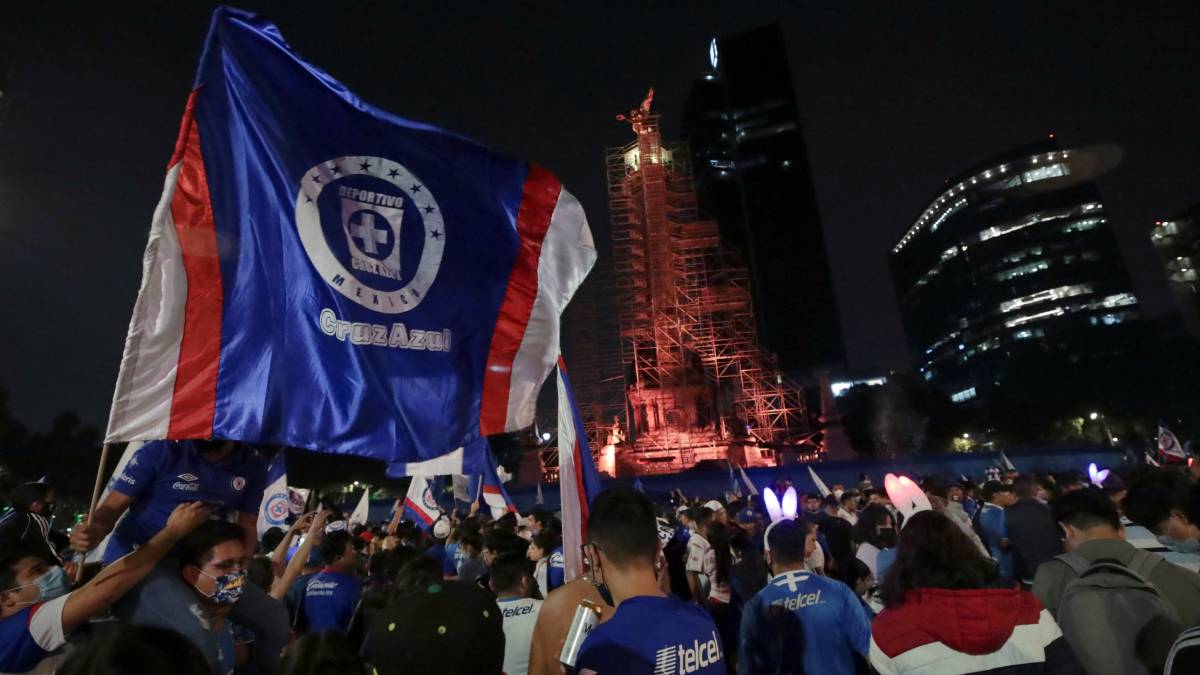 ¡Cruz Azul campeón! Aficionados festejaron en el Ángel de la Independencia