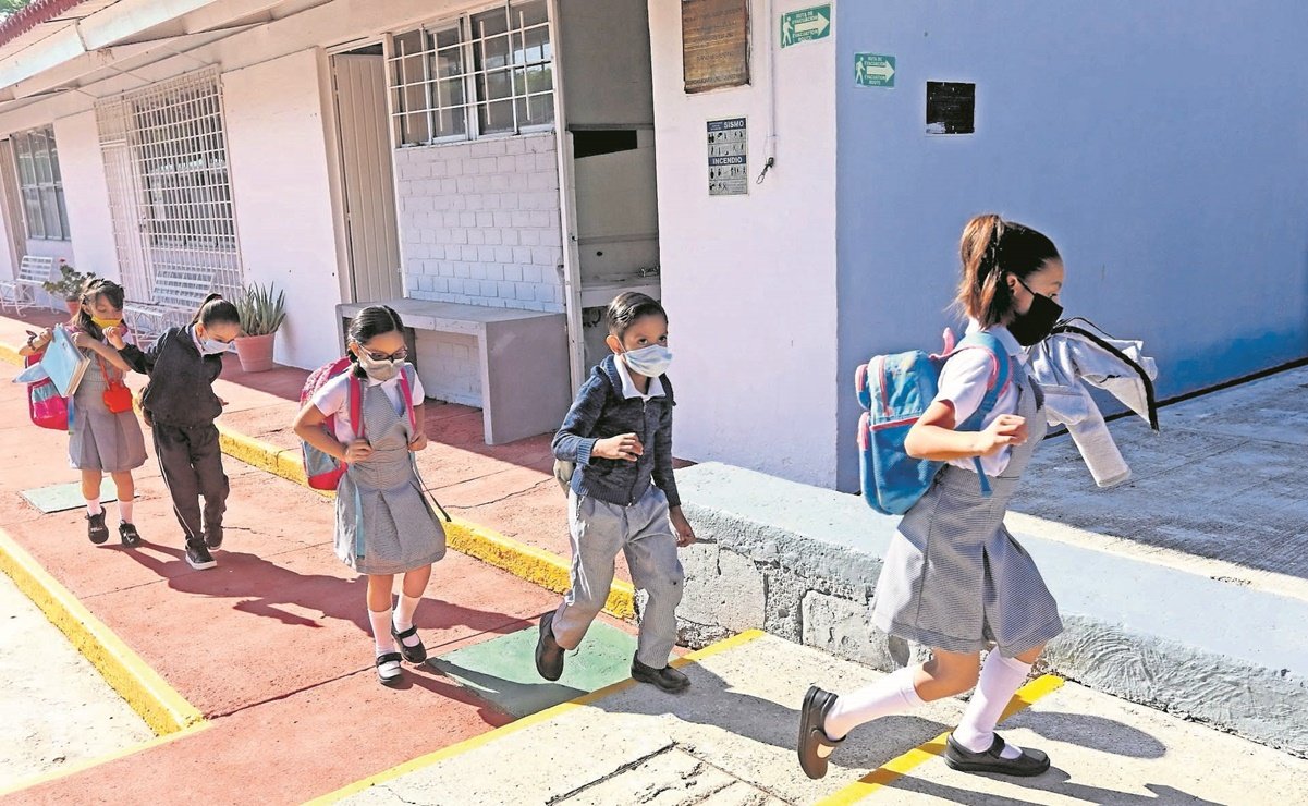 Con uniforme opcional y receso escalonado: así será el regreso a clases en CDMX