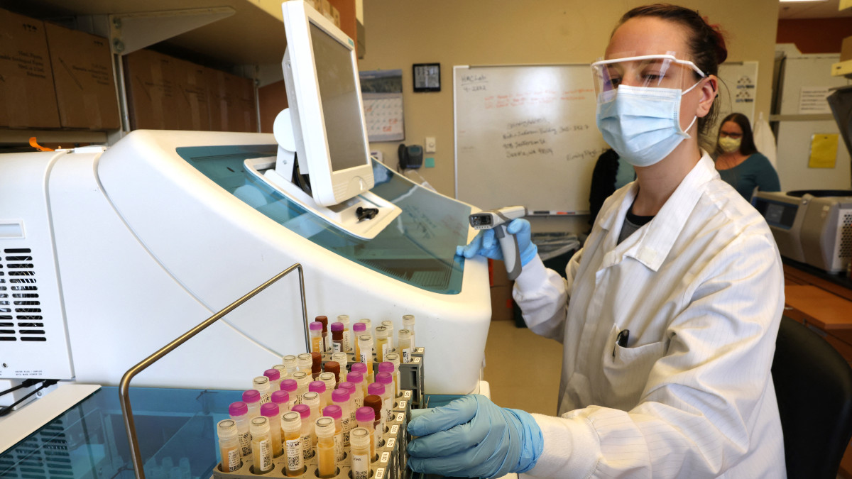 Novavax afirma que su vacuna contra el COVID-19 es eficaz en más de 90%, incluso contra variantes