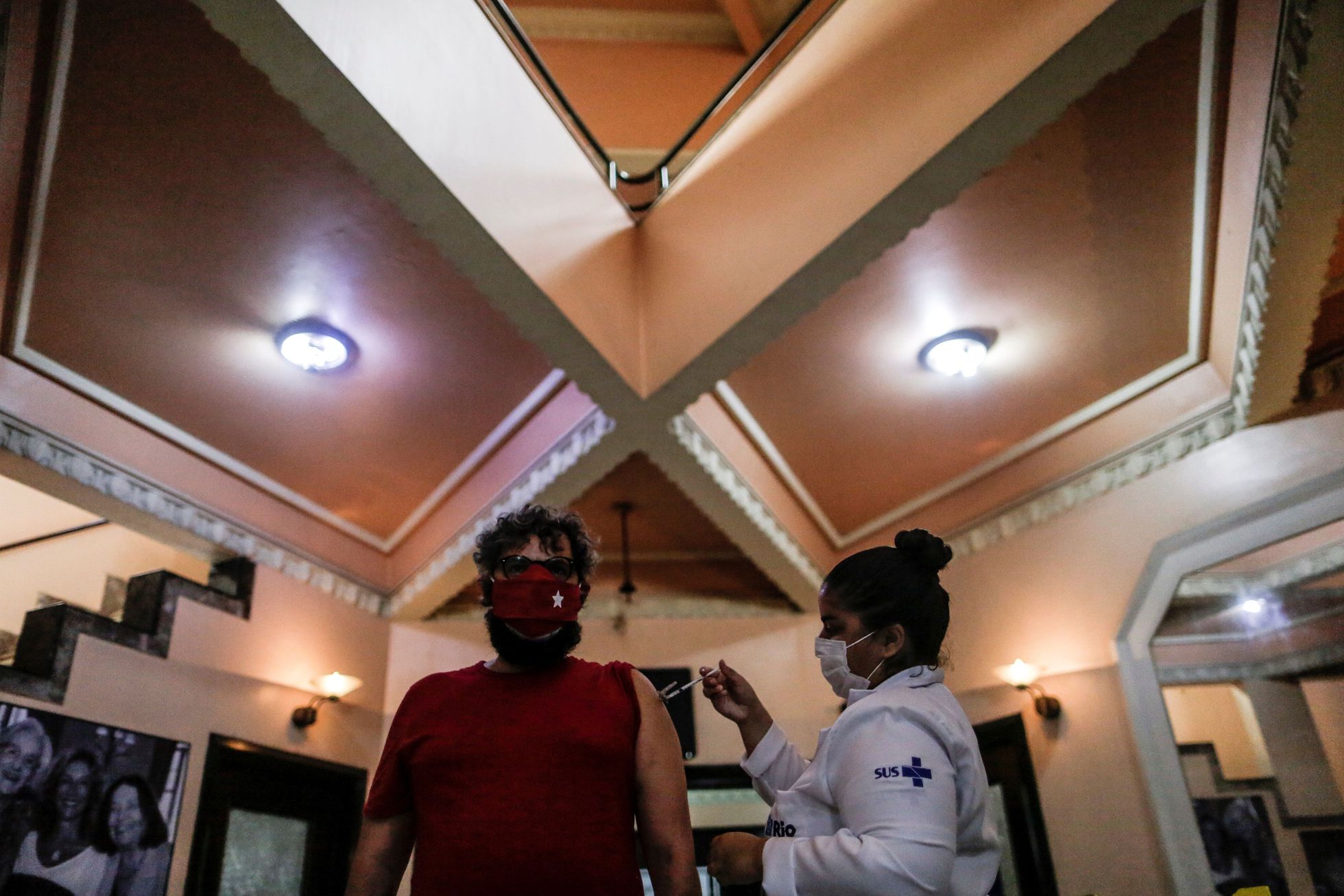 Una dosis para muchos o dos dosis para pocos: el dilema que divide a América Latina en la lucha contra la pandemia