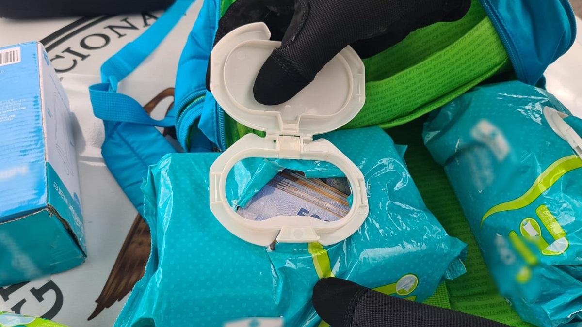 Guardia Nacional decomisa más de 2 millones de pesos ocultos en toallas húmedas