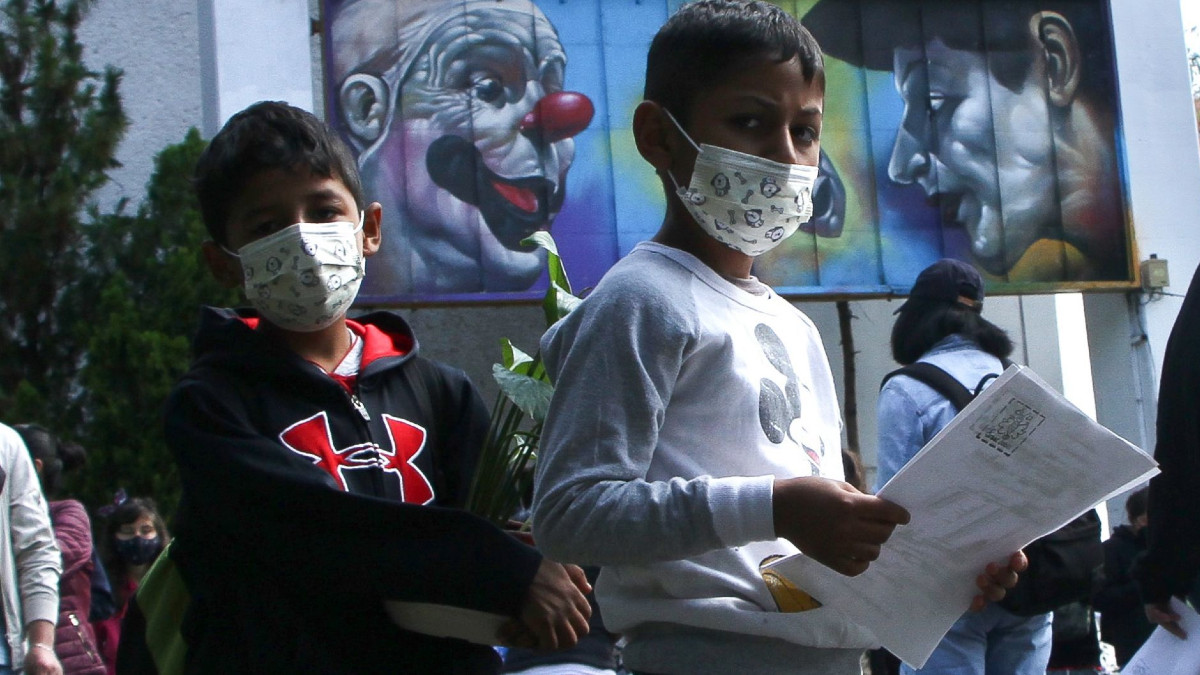 Para AMLO no es necesario ni prioridad vacunar a niñas y niños contra COVID-19 en México