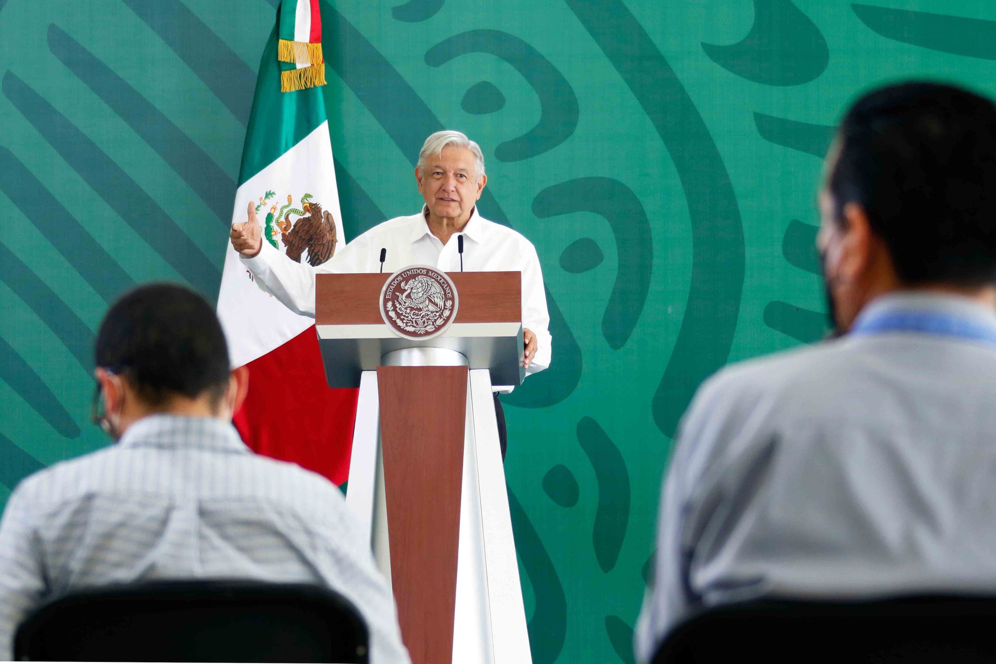 “No tenían entusiasmo por esta consulta popular. Fingen ser demócratas” dice AMLO sobre el INE