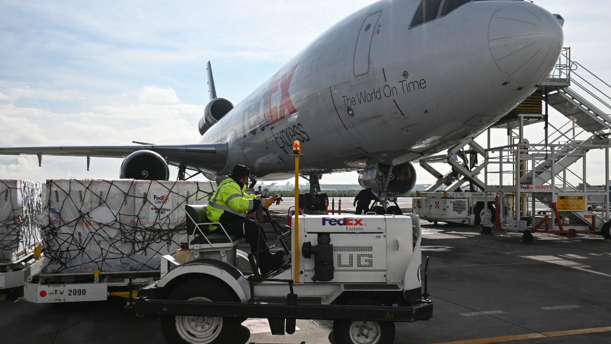 Llega a México primer embarque con un millón 750 mil dosis de vacuna Moderna donadas por EU