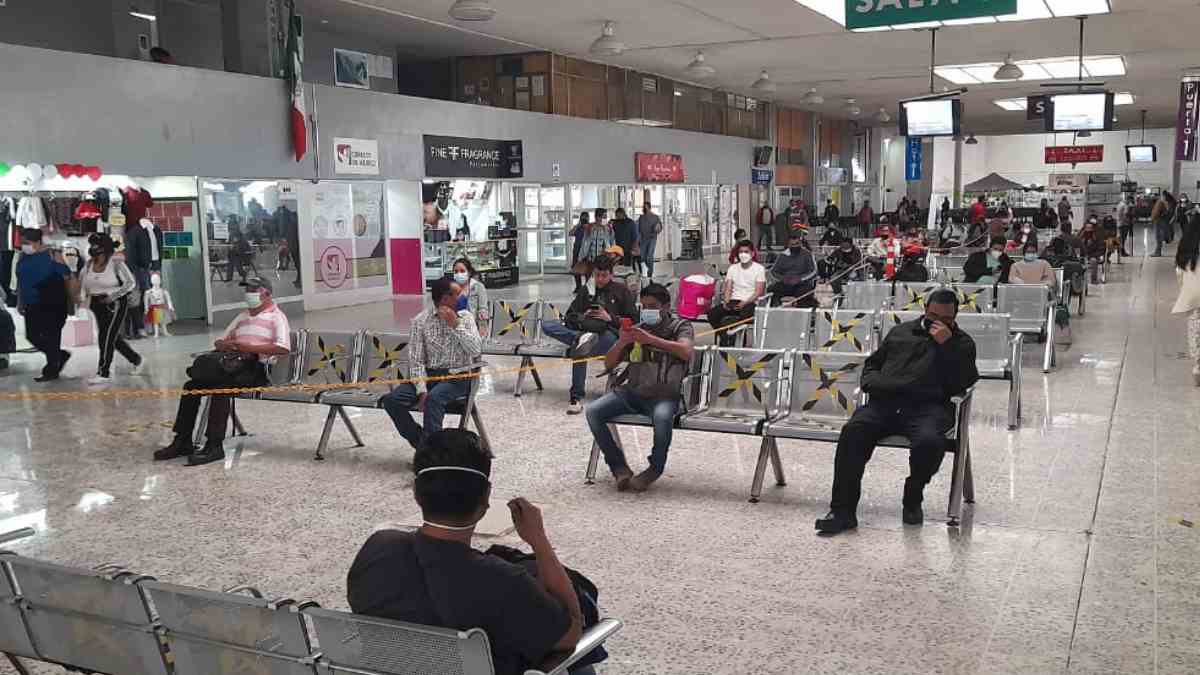 Extranjeros deben presentar permiso migratorio para viajar en autobús