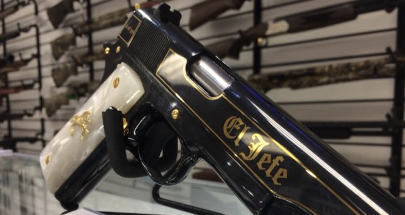 Así son las lujosas, extravagantes y curiosas armas que compran los narcos mexicanos a fábricas de EU