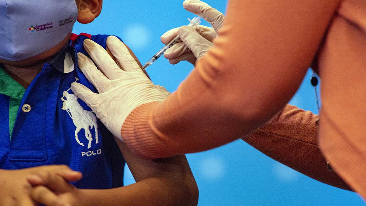 Inicia vacunación en EU para niños de entre 5 y 11 años con vacuna Pfizer