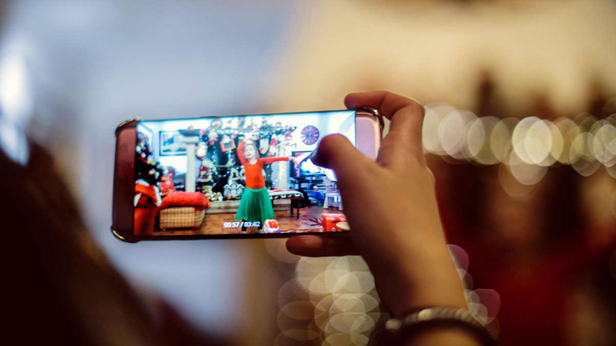 Inai llama a evitar compartir fotos en fiestas decembrinas