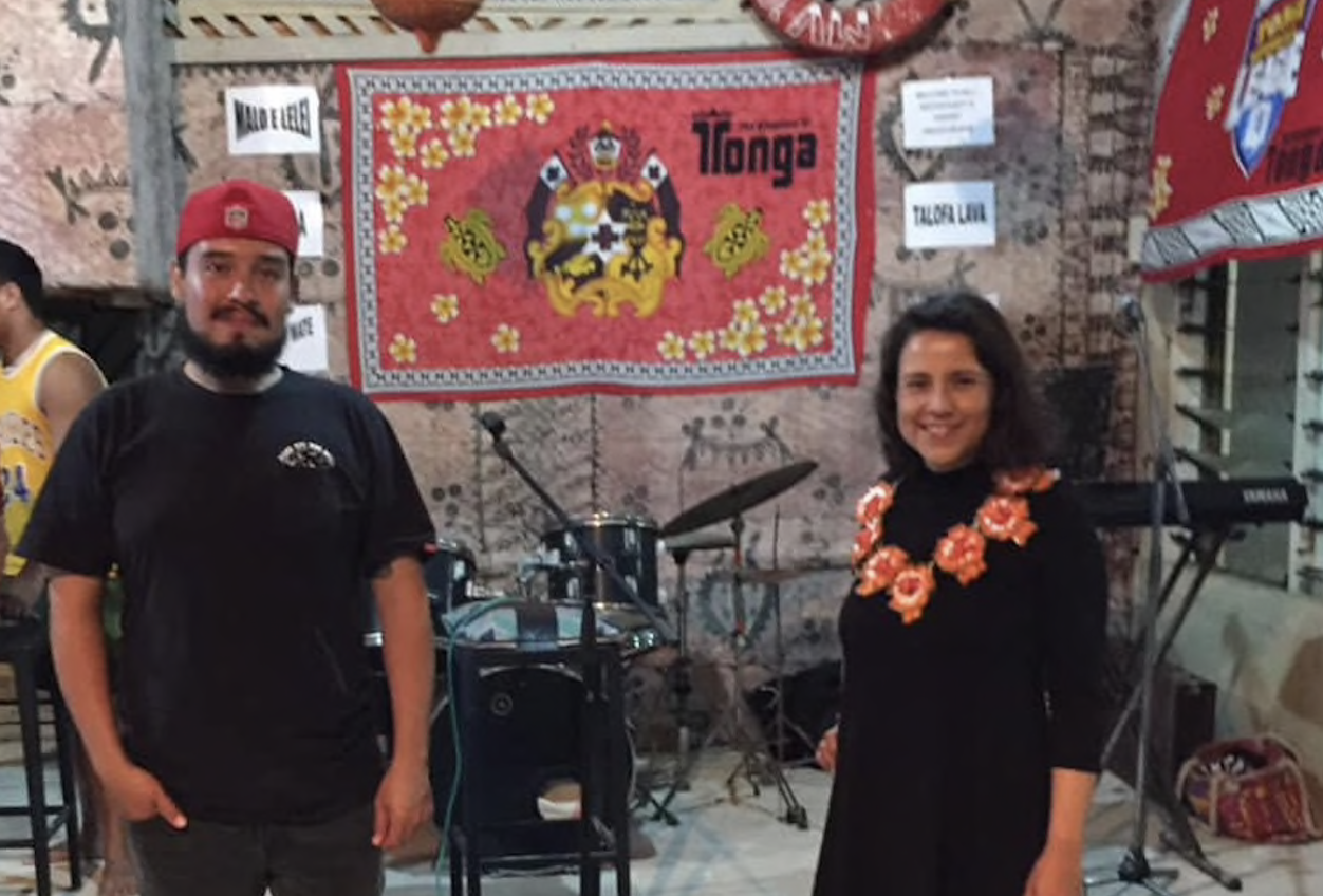 Hay dos mexicanos atrapados e incomunicados tras erupción en Tonga