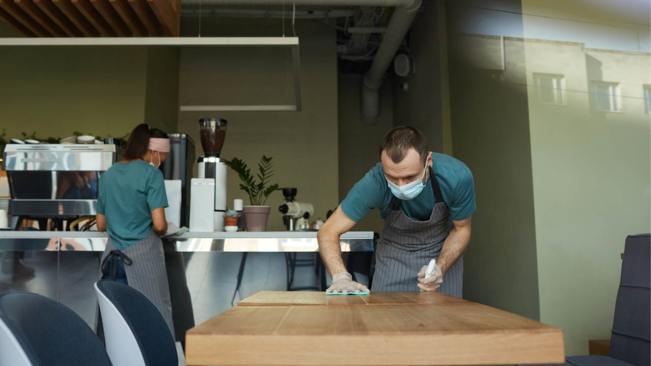 Es ilegal hacer pagar a empleados por pruebas Covid: Secretaría del Trabajo