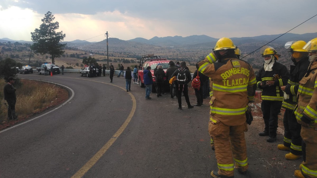 Se accidenta autobús con maestros en Tlaxcala; hay 7 heridos y 1 muerto