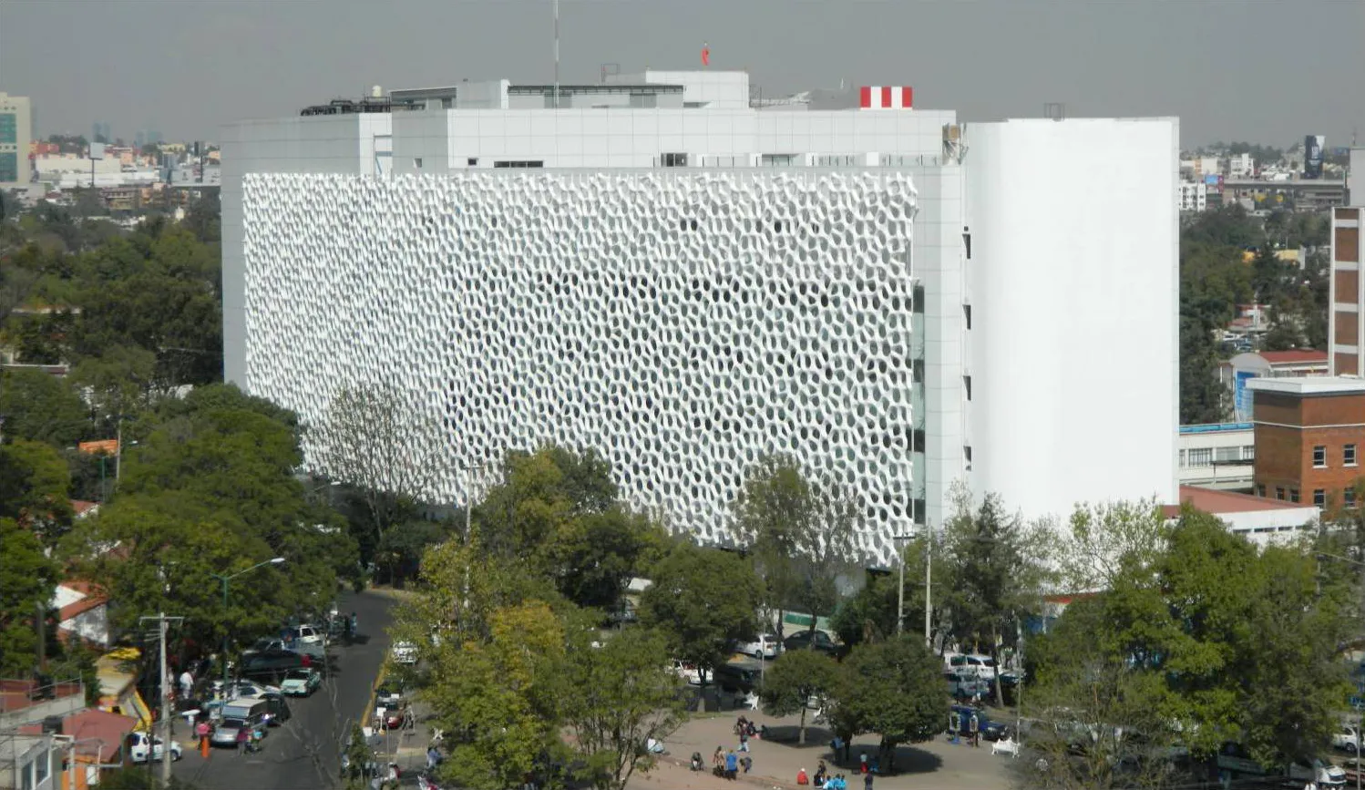 Se destapa la cloaca en el hospital Manuel Gea González; la lideresa sindical que hacía su agosto con la venta de los uniformes reacciona con bloqueos