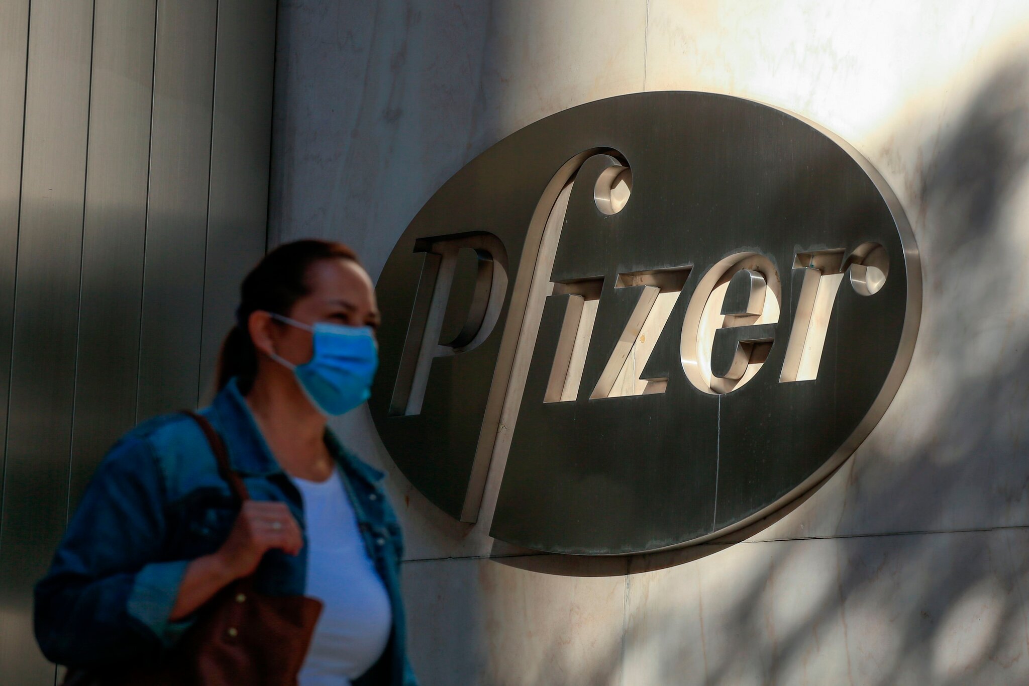 «Necesaria» cuarta dosis de vacuna contra el Covid: CEO de Pfizer