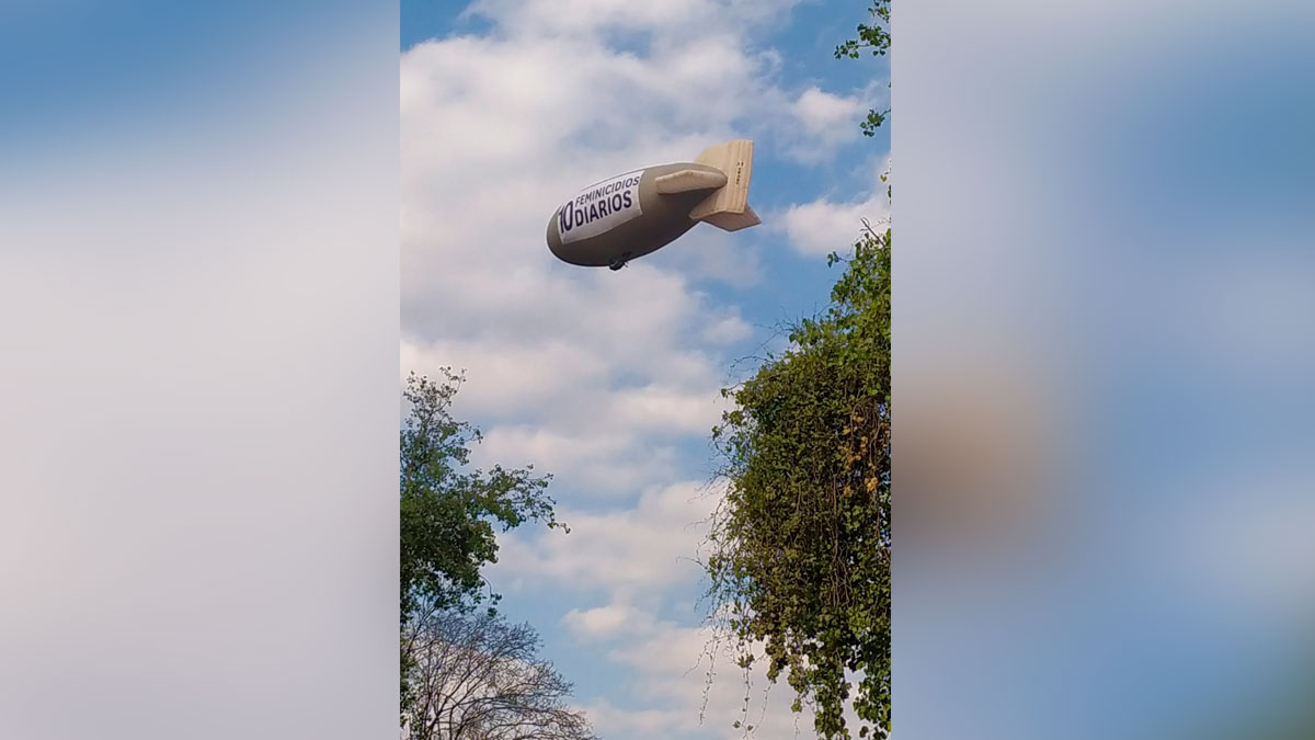 “10 feminicidios diarios”: Dirigible sobrevuela Reforma previo al 8M
