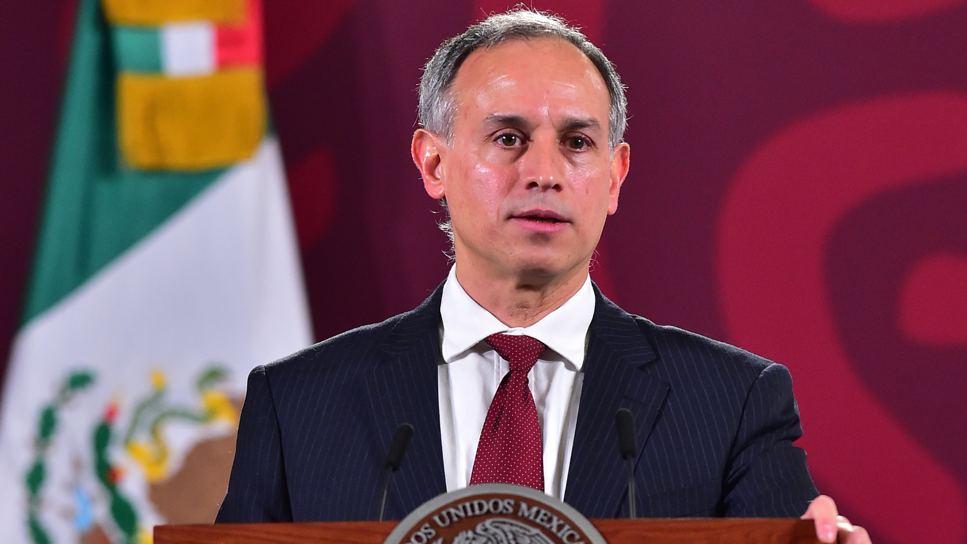 Se contratarán a médicos cubanos por falta de especialistas mexicanos: Hugo López-Gatell