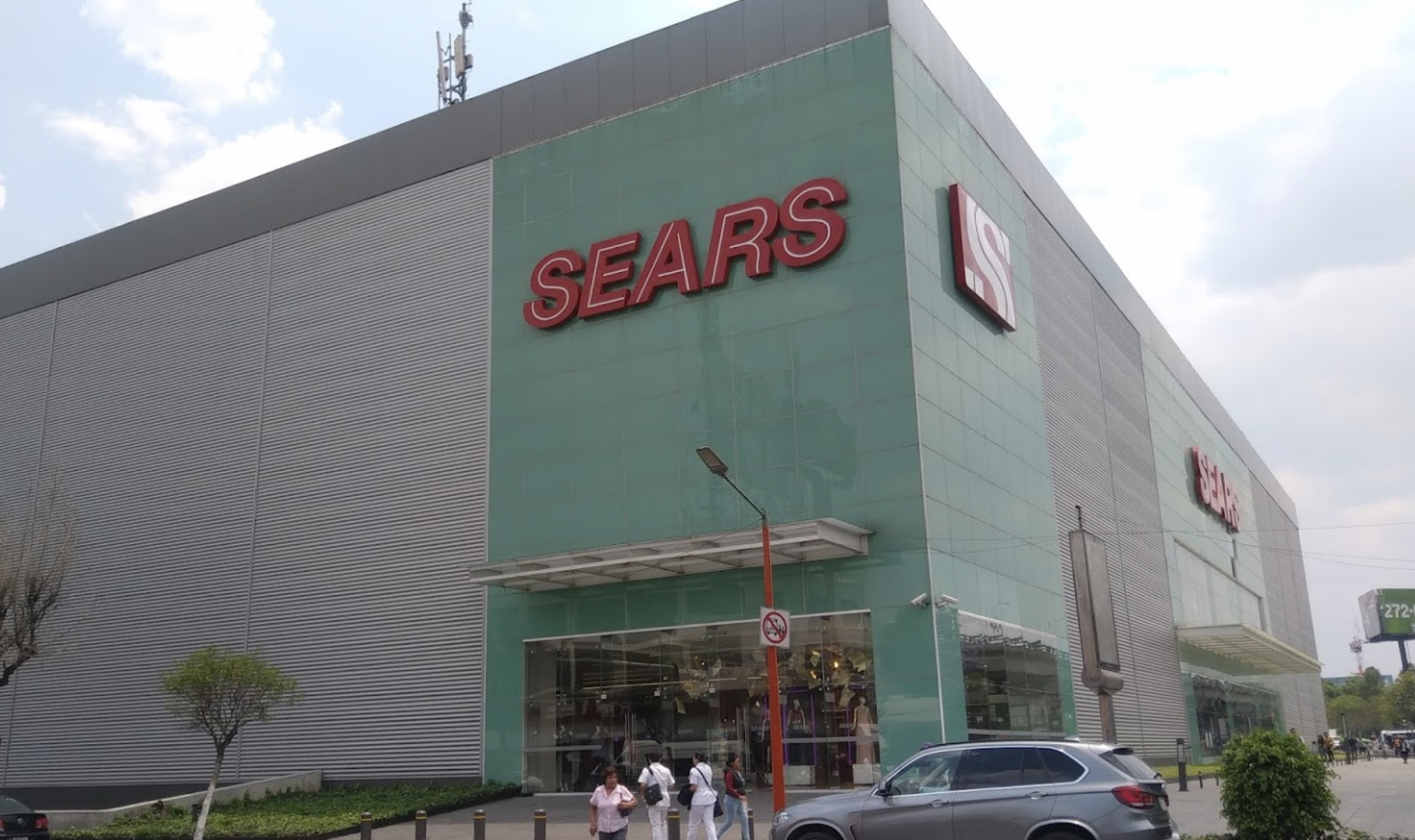 Hombre asesina a dos personas dentro de Sears en Edo de México; luego se mata