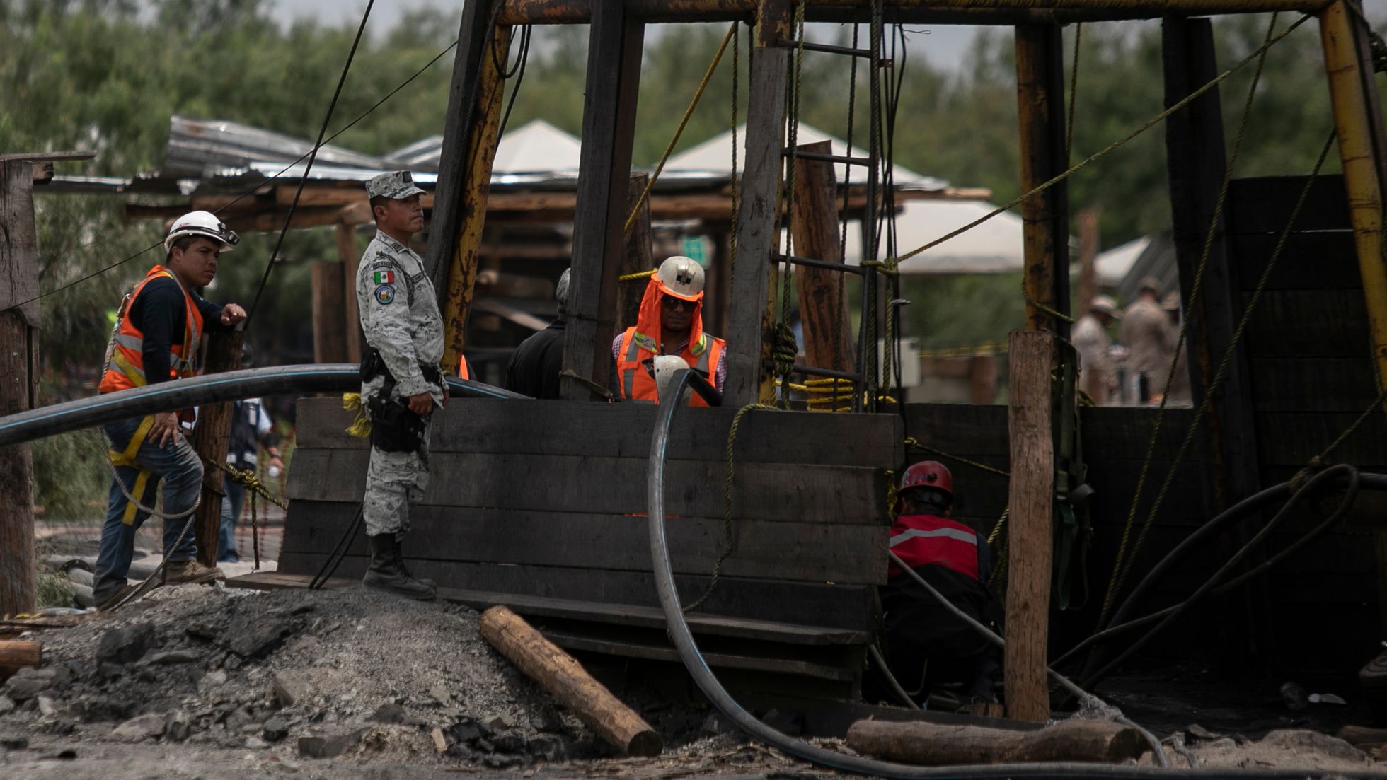 Familiares de mineros en Coahuila aceptan plan de rescate de AMLO