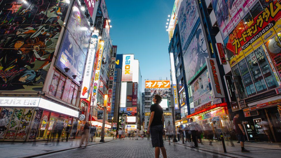Japón da la bienvenida al turismo tras dos años de cierre por COVID-19