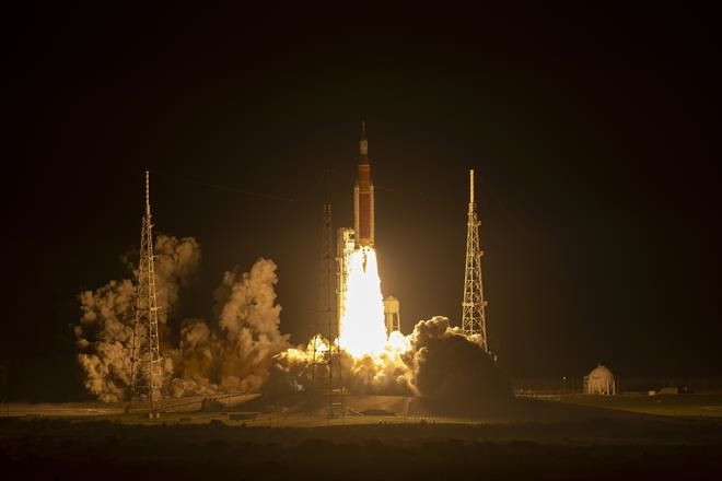 NASA lanza con éxito misión Artemis 1 a la Luna