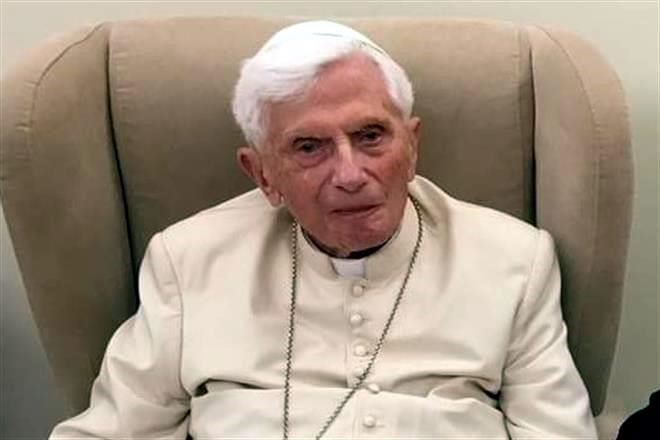 Vaticano informa que salud de Benedicto XVI ha empeorado