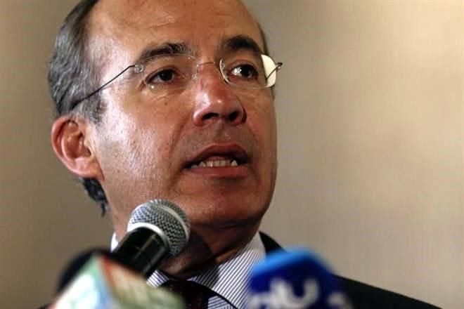 Da España a Felipe Calderón permiso de residencia