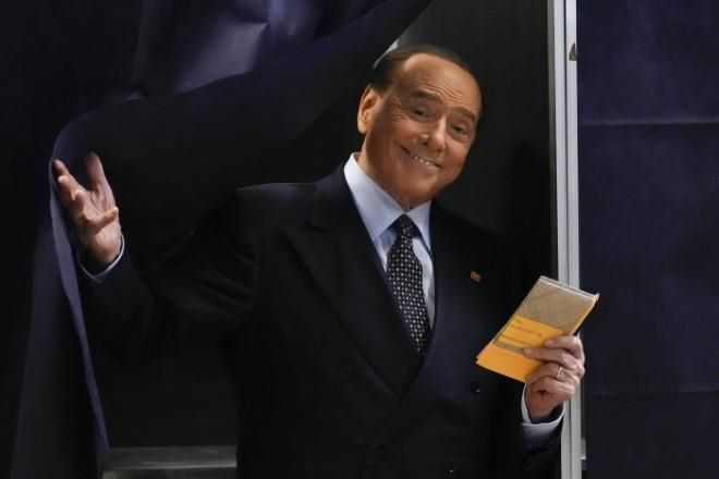 Promete Berlusconi prostitutas a jugadores del Monza