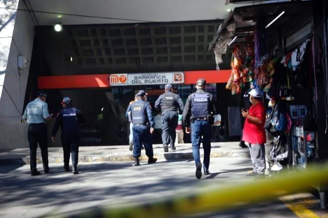 Desalojan a usuarios por humo en Metro Barranca del Muerto