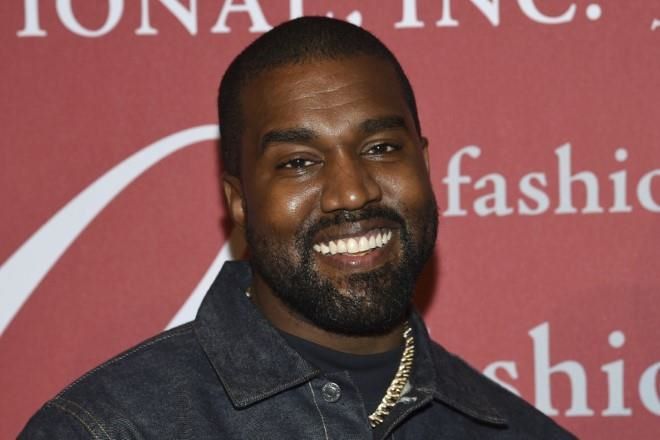 Reaparece Kanye West en iglesia tras rumores de desaparición