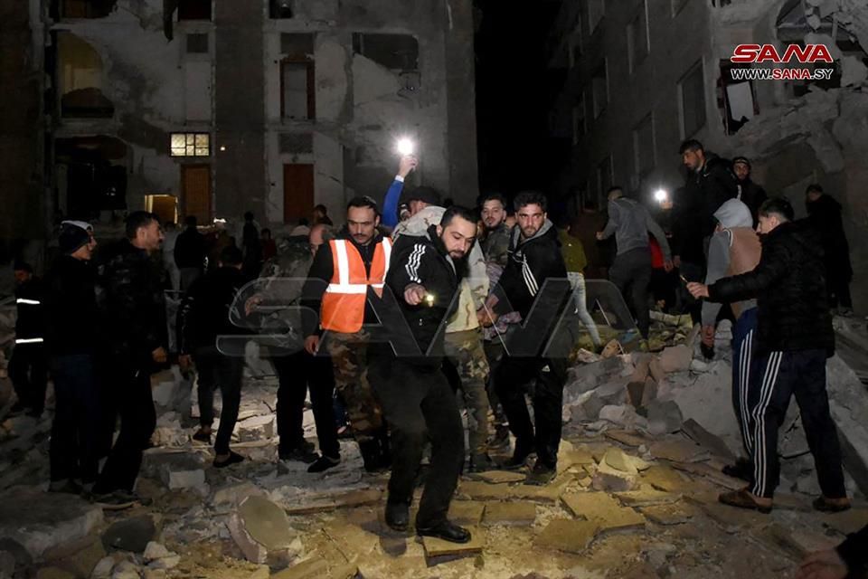 Tras sismo, reportan 18 muertos en Turquía y 13 en Siria