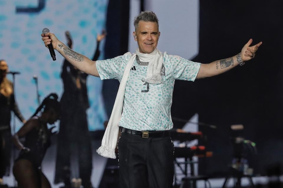 Viaja Robbie Williams a la nostalgia en el Tecate Emblema