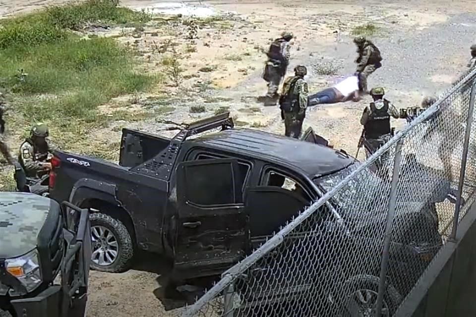 Exhiben a militares en ejecución extrajudicial en N. Laredo