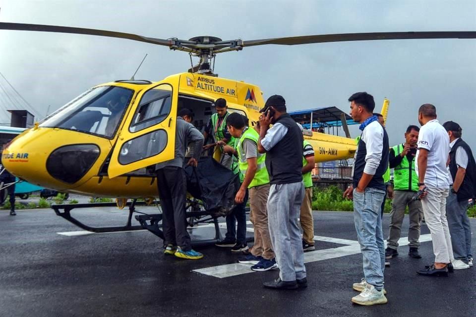Mueren 5 mexicanos en caída de helicóptero cerca del Everest