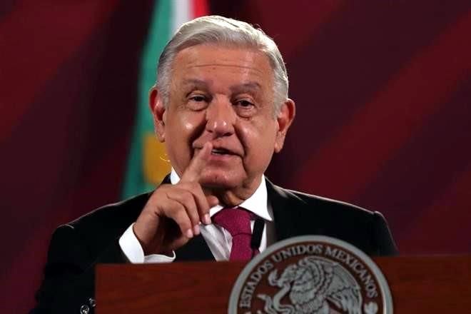 Dice AMLO que Xóchitl será candidata; ‘ella no es pueblo’